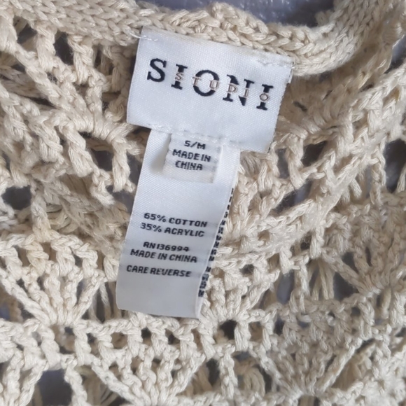 Crocheted top - Picture 3 of 3